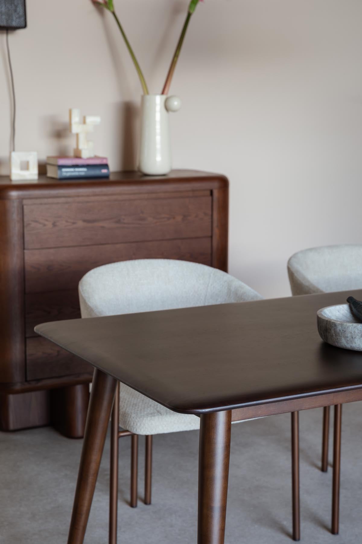 Esstisch Elroy in Braun präsentiert im Onlineshop von KAQTU Design AG. Esstisch ist von Dutchbone