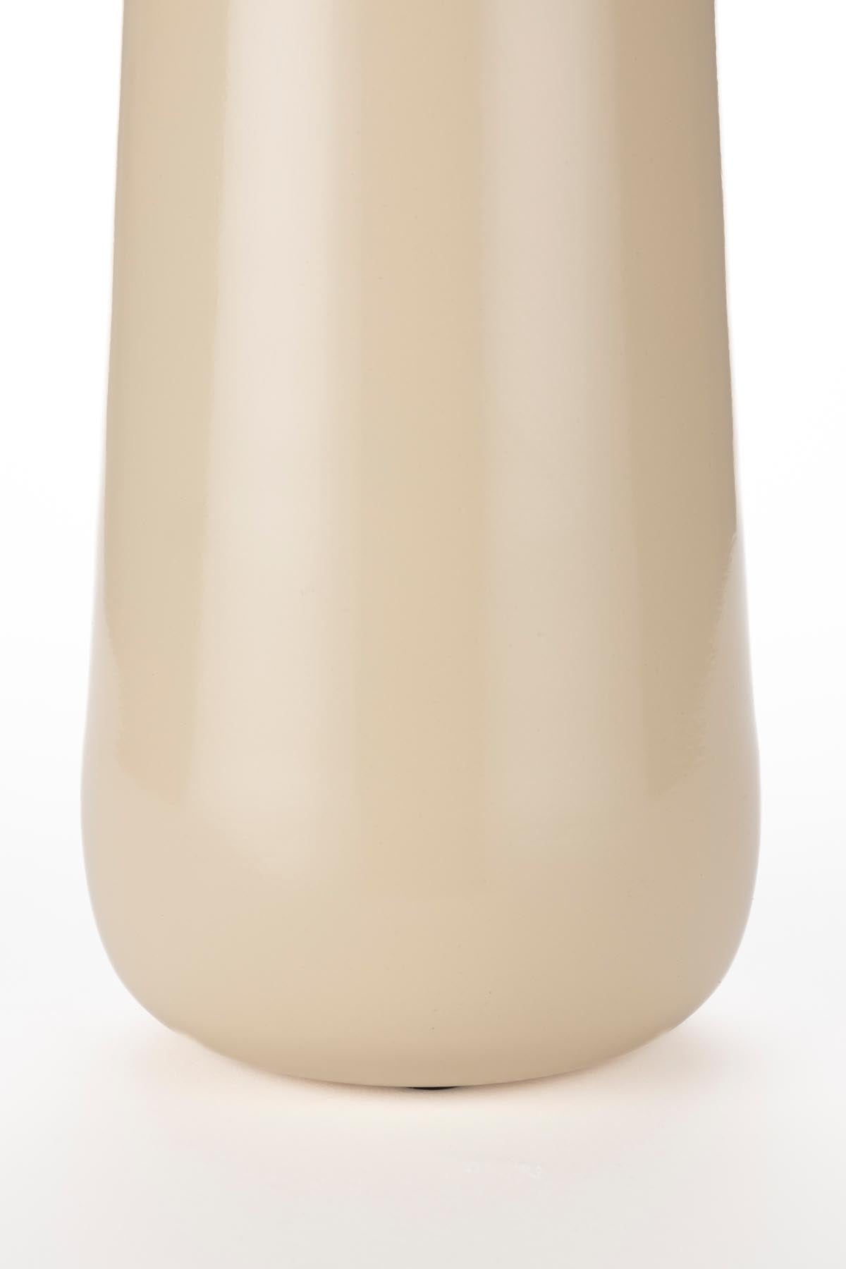 Stilvolle Vase Dot von Dutchbone in zartem Beige, perfekt für kreative Blumenarrangements und als dekorativer Akzent in jedem Raum.