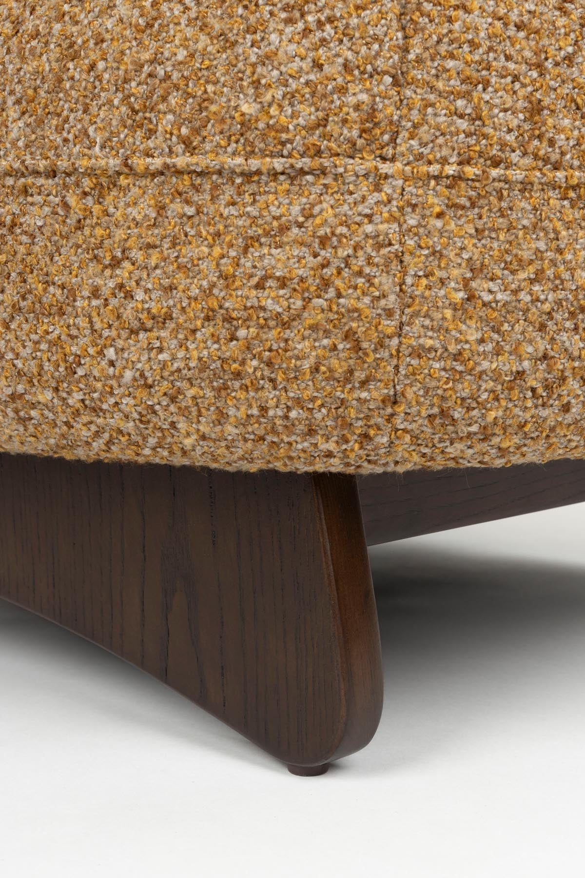 Sessel Loom in Braun präsentiert im Onlineshop von KAQTU Design AG. Sessel ist von Dutchbone