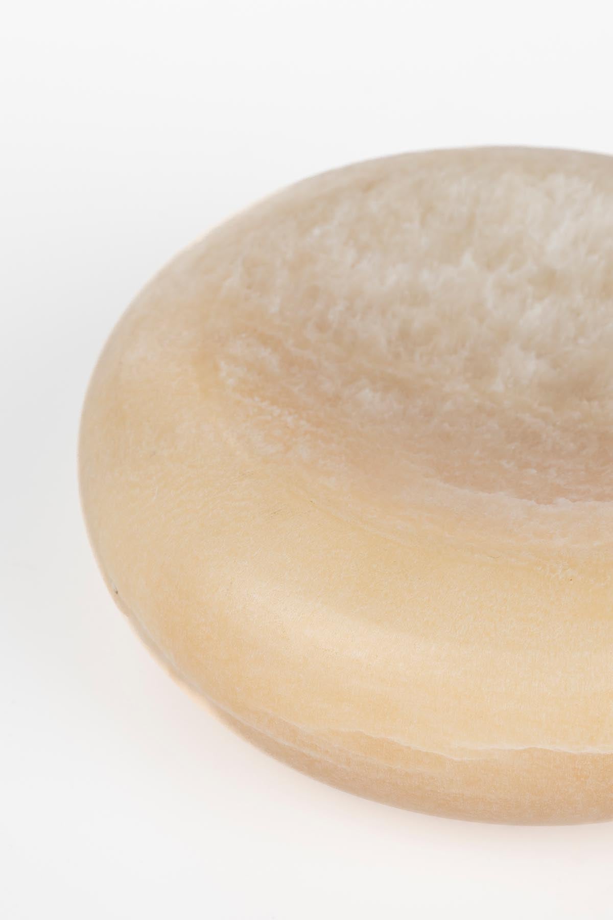 Tisch Onno in Gelb präsentiert im Onlineshop von KAQTU Design AG. Schale ist von Dutchbone