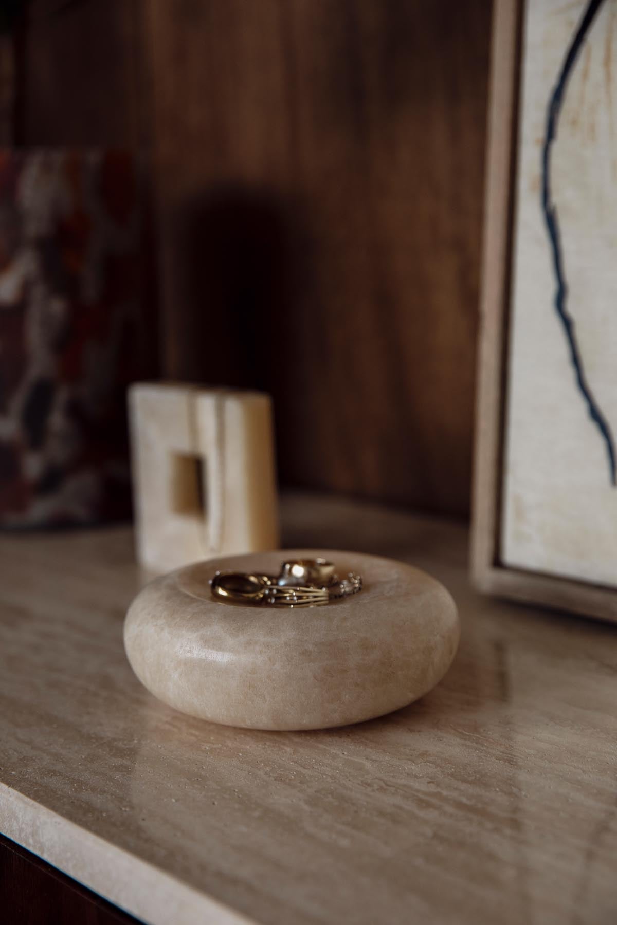 Tisch Onno in Gelb präsentiert im Onlineshop von KAQTU Design AG. Schale ist von Dutchbone