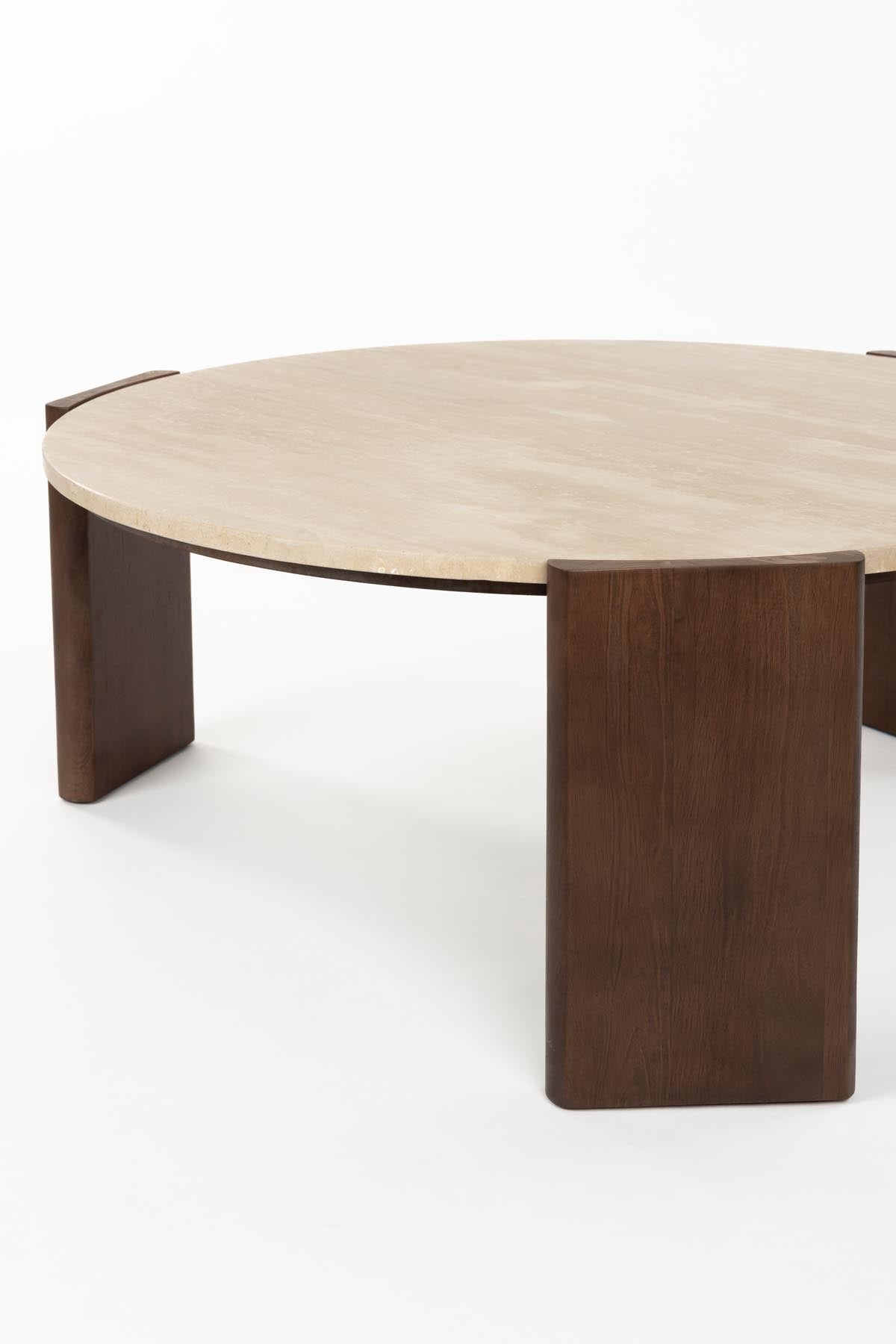 Kaffeetisch Valcour in Braun präsentiert im Onlineshop von KAQTU Design AG. Couchtisch ist von Dutchbone