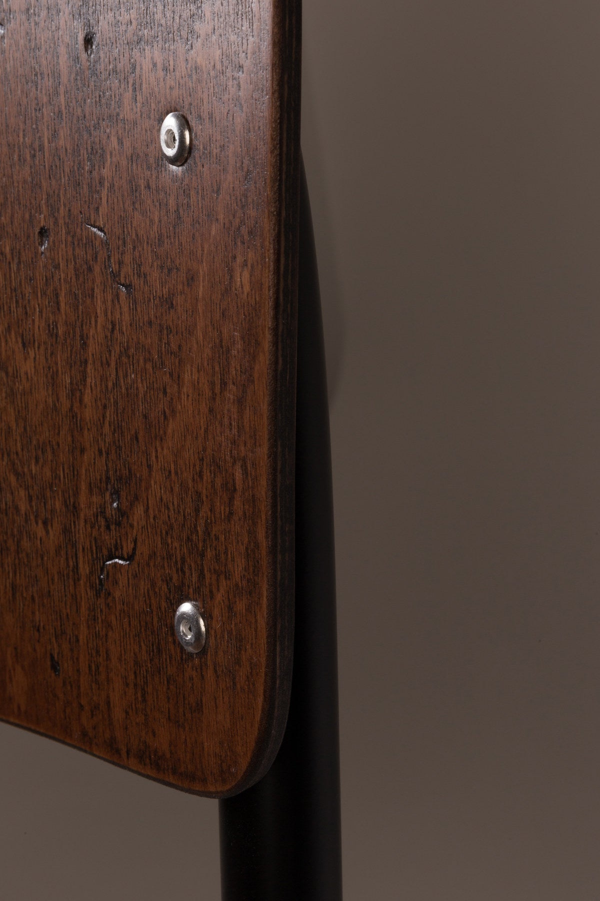 Stuhl Scuola in Braun präsentiert im Onlineshop von KAQTU Design AG. Stuhl ist von Dutchbone