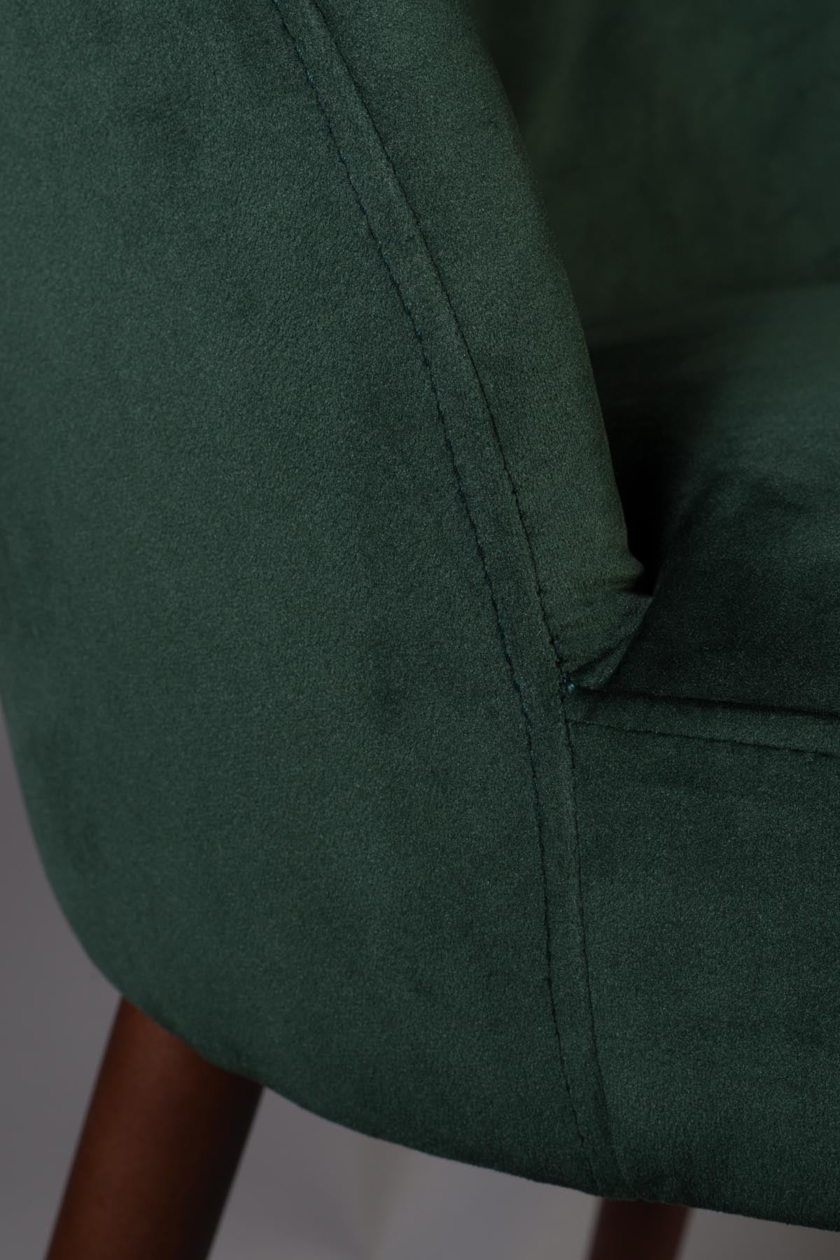 Stuhl Barbara in Grün präsentiert im Onlineshop von KAQTU Design AG. Stuhl ist von Dutchbone