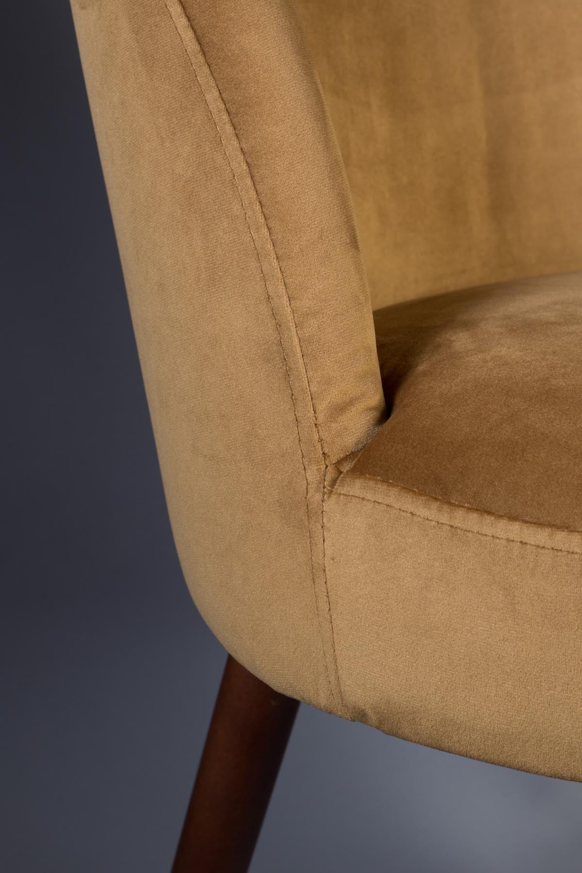 Stuhl Barbara in Camel präsentiert im Onlineshop von KAQTU Design AG. Stuhl ist von Dutchbone