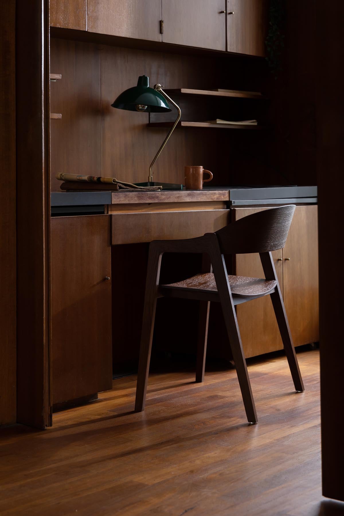 Der Stuhl Westlake von Dutchbone vereint skandinavisches Design mit höchstem Sitzkomfort und verleiht jedem Raum eine stilvolle Note.