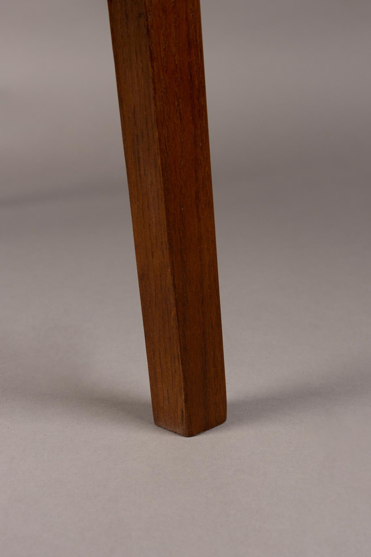 Der Stuhl Westlake von Dutchbone vereint skandinavisches Design mit höchstem Sitzkomfort und verleiht jedem Raum eine stilvolle Note.