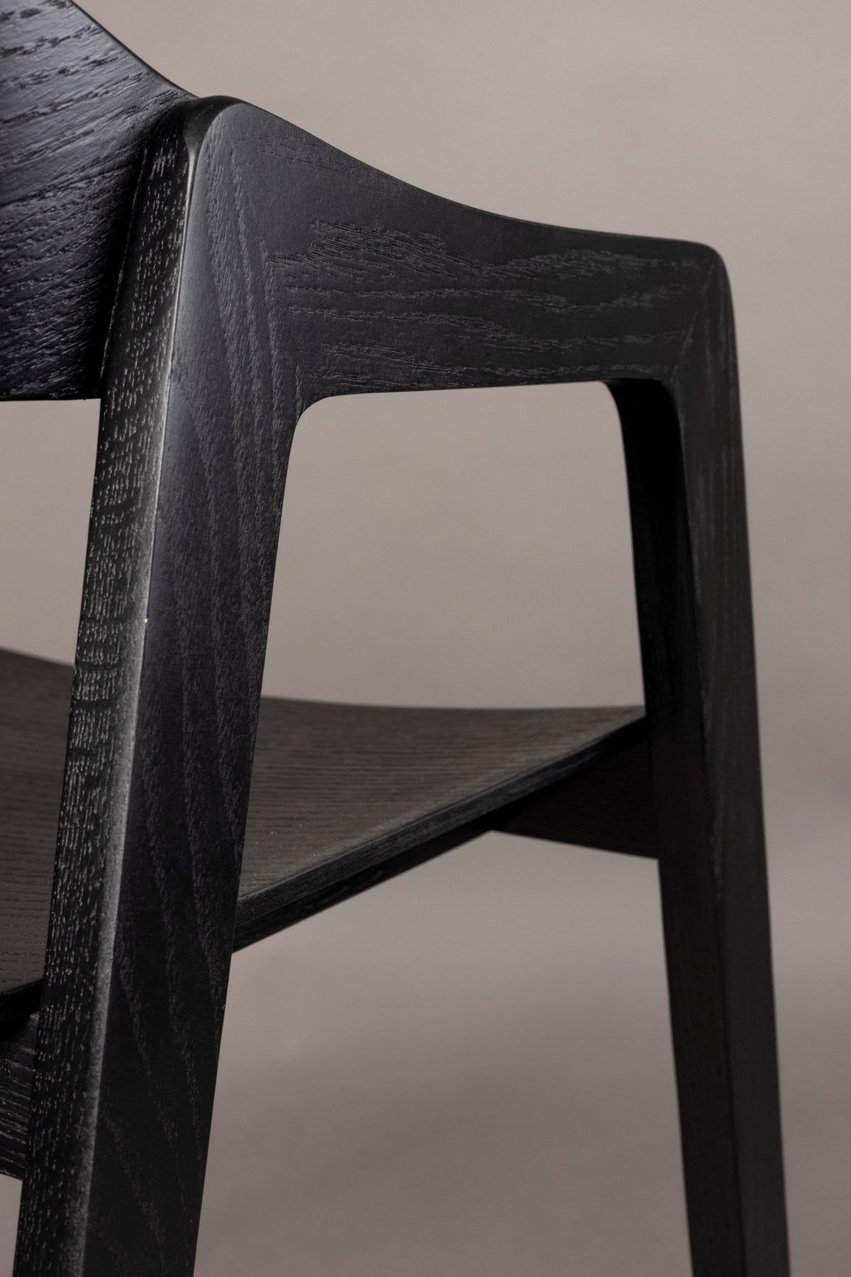 Stuhl Westlake in Schwarz präsentiert im Onlineshop von KAQTU Design AG. Stuhl mit Armlehne ist von Dutchbone