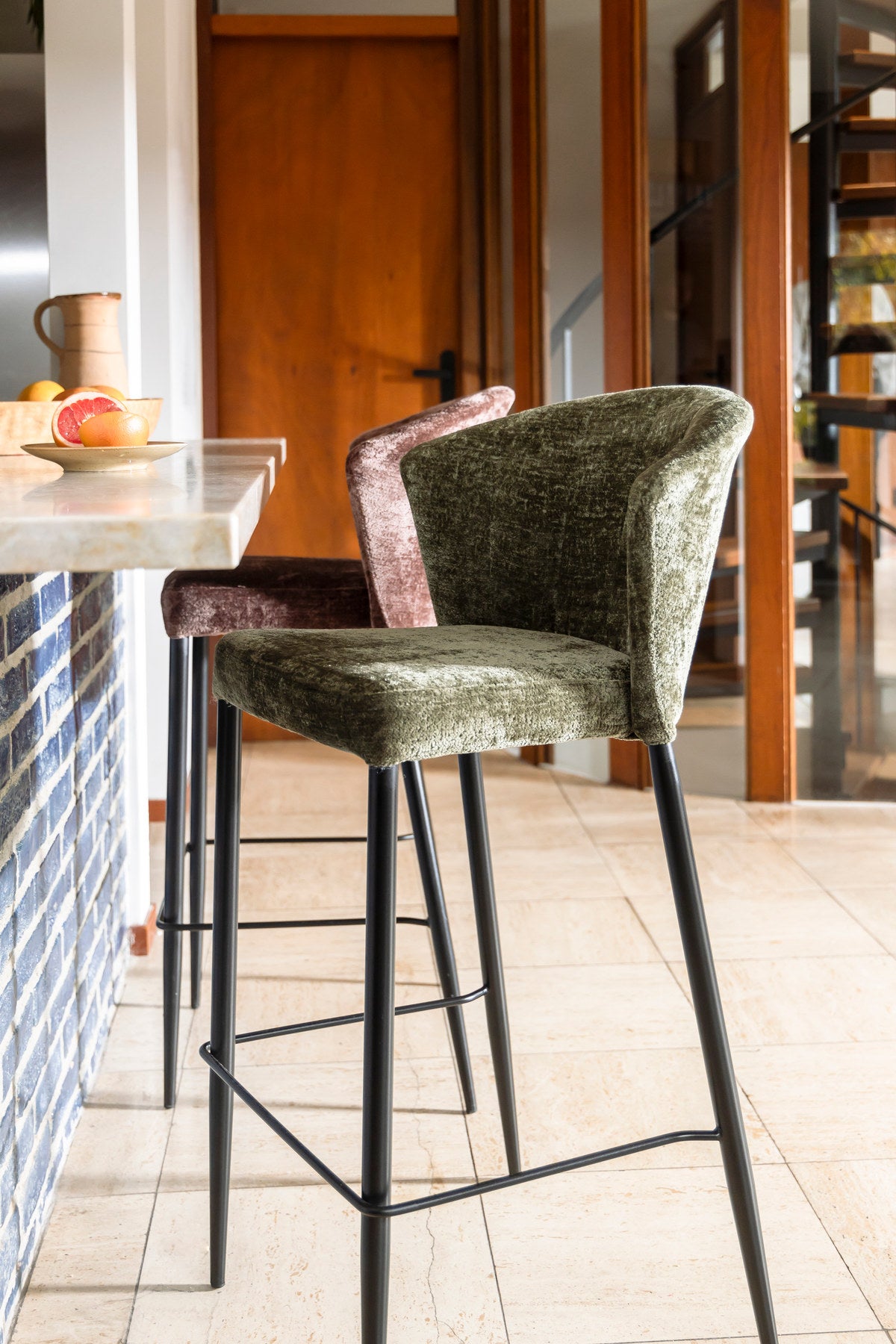 Barhocker Georgia Grün in Grün präsentiert im Onlineshop von KAQTU Design AG. Barstuhl ist von Dutchbone