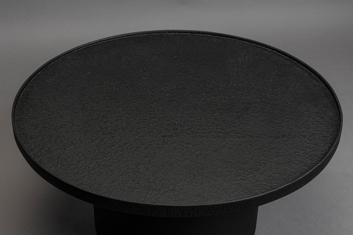 Runder Beistelltisch Winston in Schwarz präsentiert im Onlineshop von KAQTU Design AG. Couchtisch ist von Dutchbone