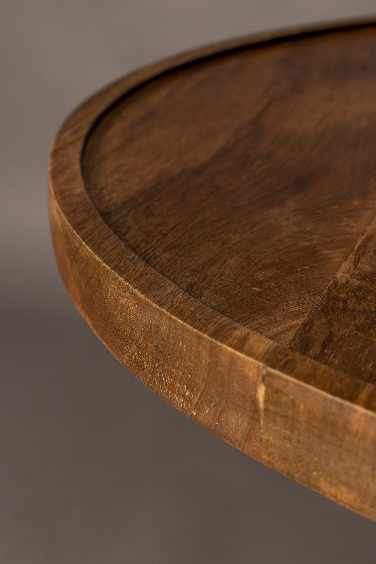 Kaffeetisch Cath in Walnuss präsentiert im Onlineshop von KAQTU Design AG. Couchtisch ist von Dutchbone