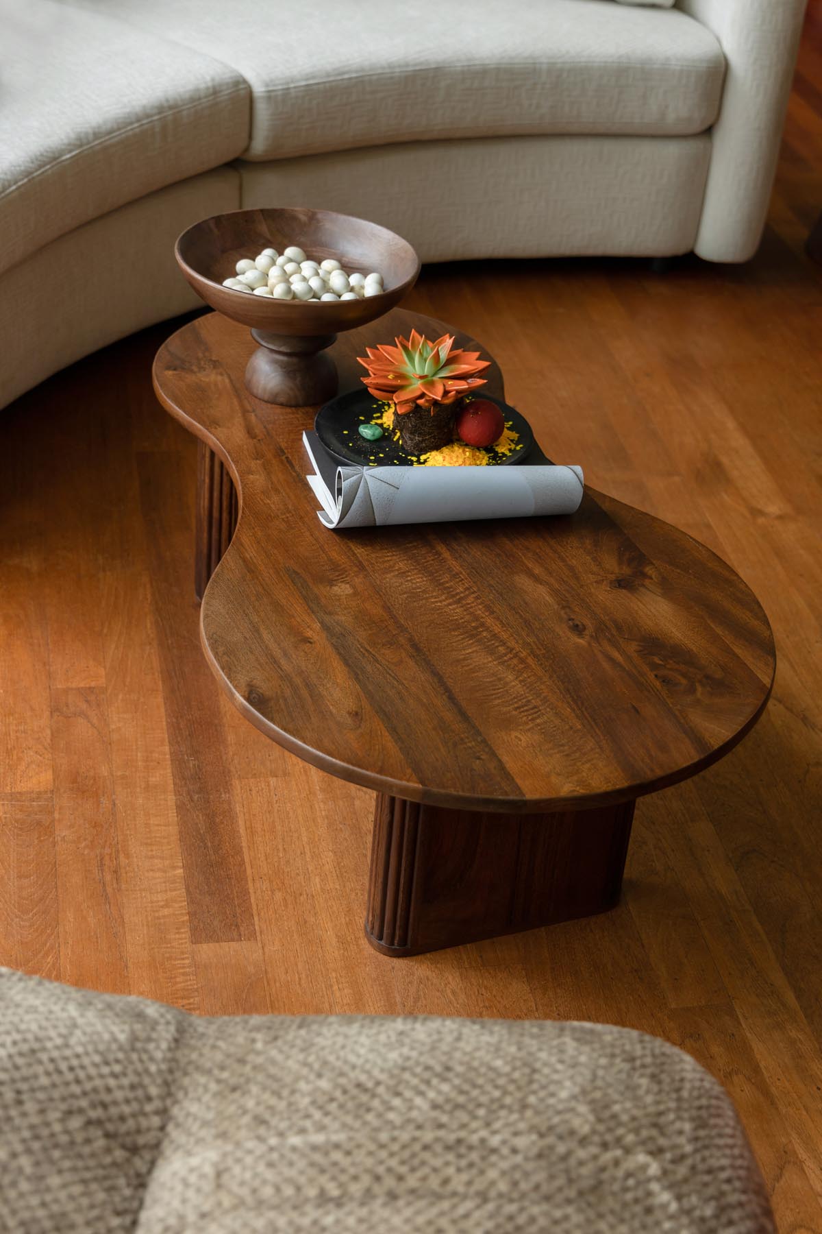 Coffee Table Tilon in Braun präsentiert im Onlineshop von KAQTU Design AG. Couchtisch ist von Dutchbone