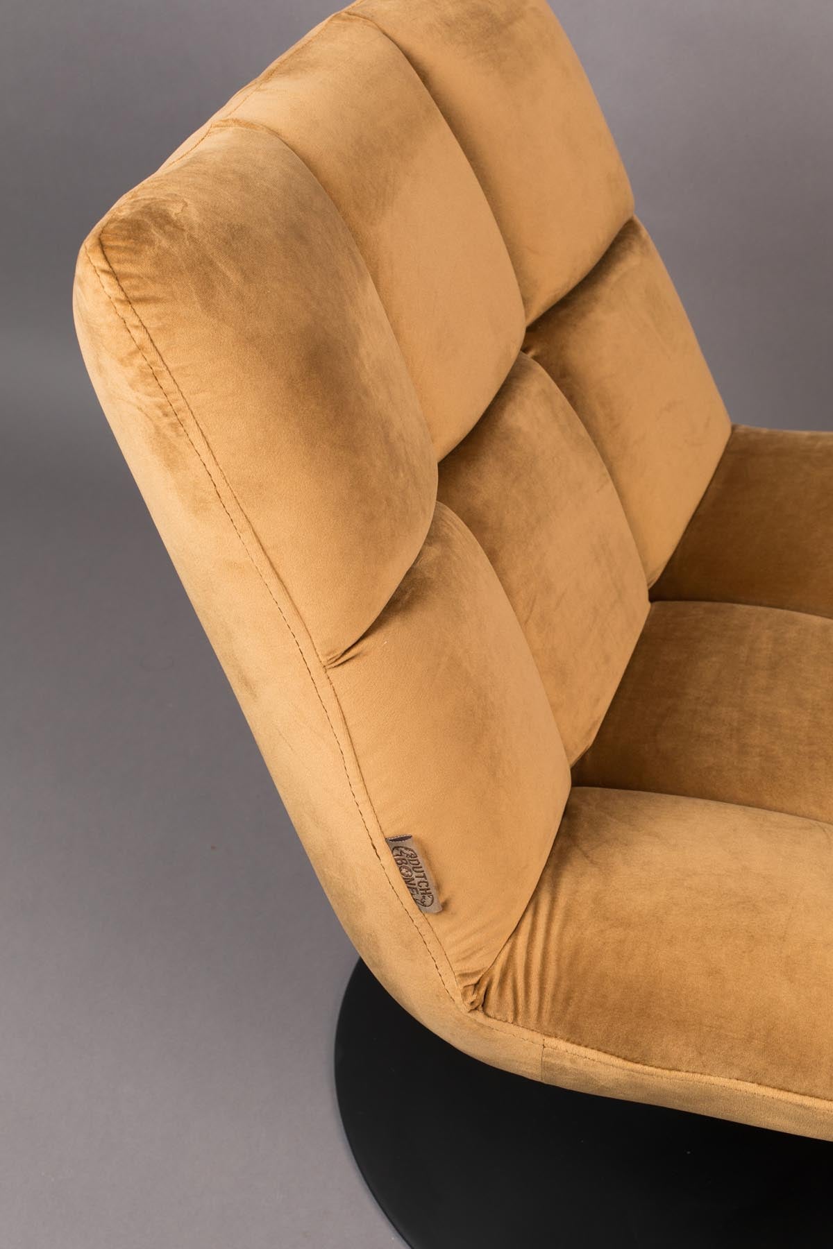 Loungesessel Bar Velvet in Goldbraun präsentiert im Onlineshop von KAQTU Design AG. Sessel ist von Dutchbone