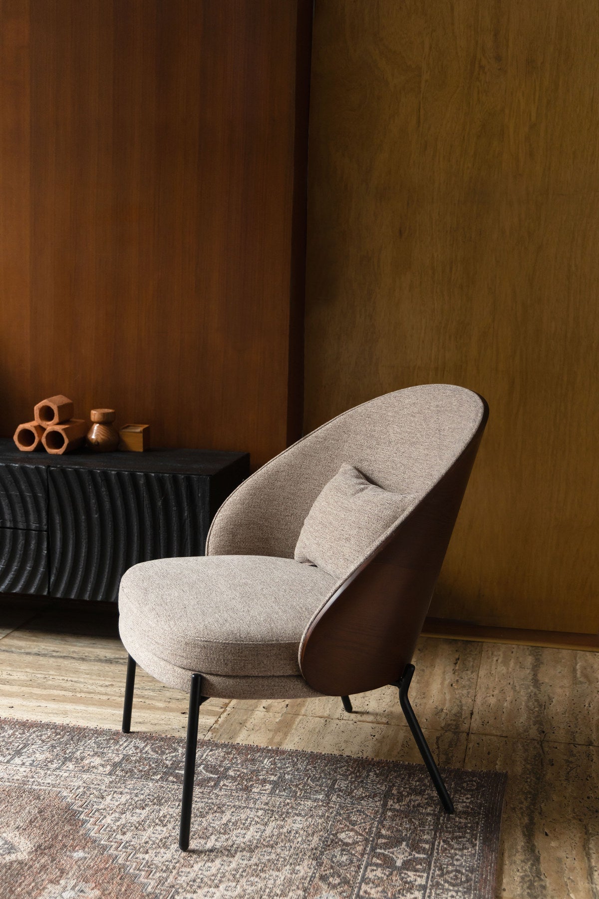 Sessel Rodin in Beige/Braun präsentiert im Onlineshop von KAQTU Design AG. Sessel ist von Dutchbone