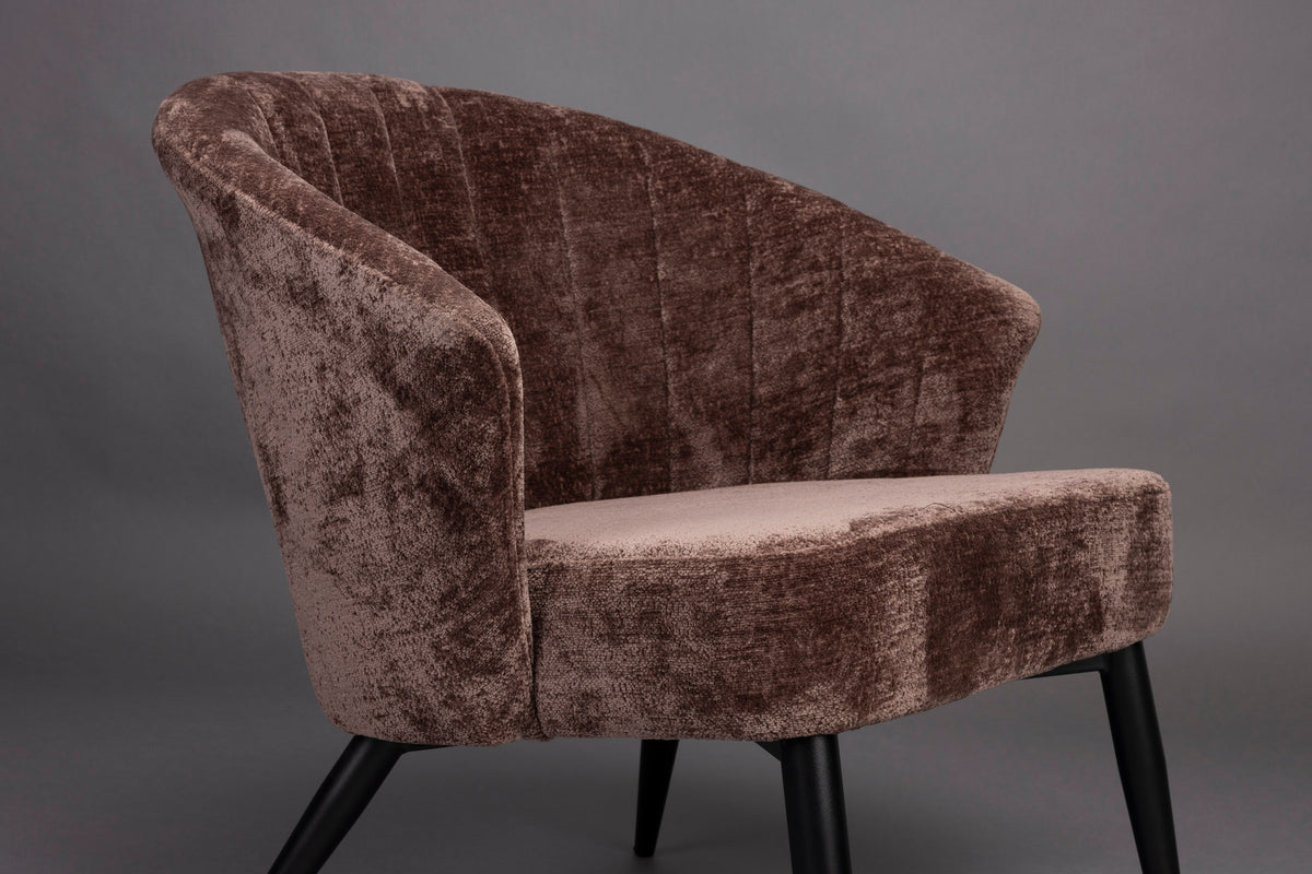 Loungesessel Georgia Lila in Lila präsentiert im Onlineshop von KAQTU Design AG. Sessel mit Armlehnen ist von Dutchbone