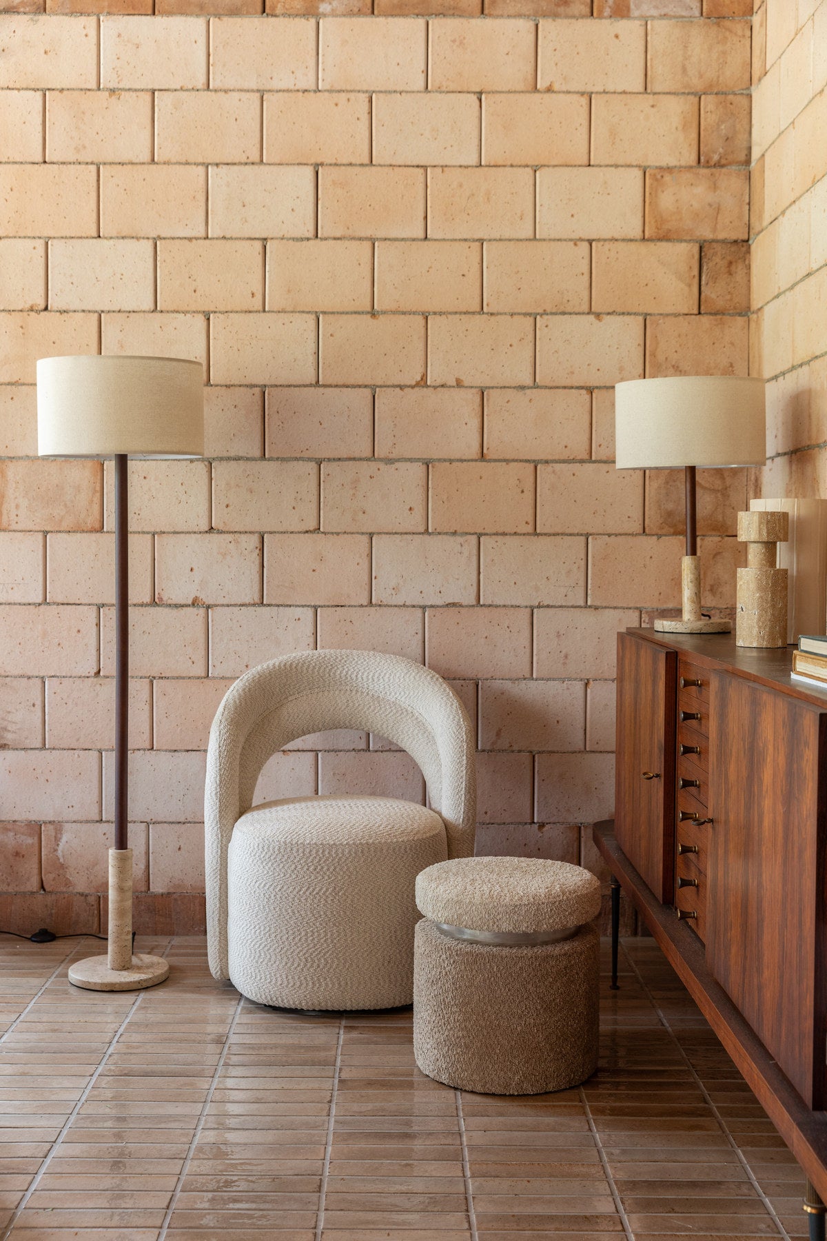 Loungesessel Seina Drehstuhl Beige in Beige präsentiert im Onlineshop von KAQTU Design AG. Drehsessel ist von Dutchbone