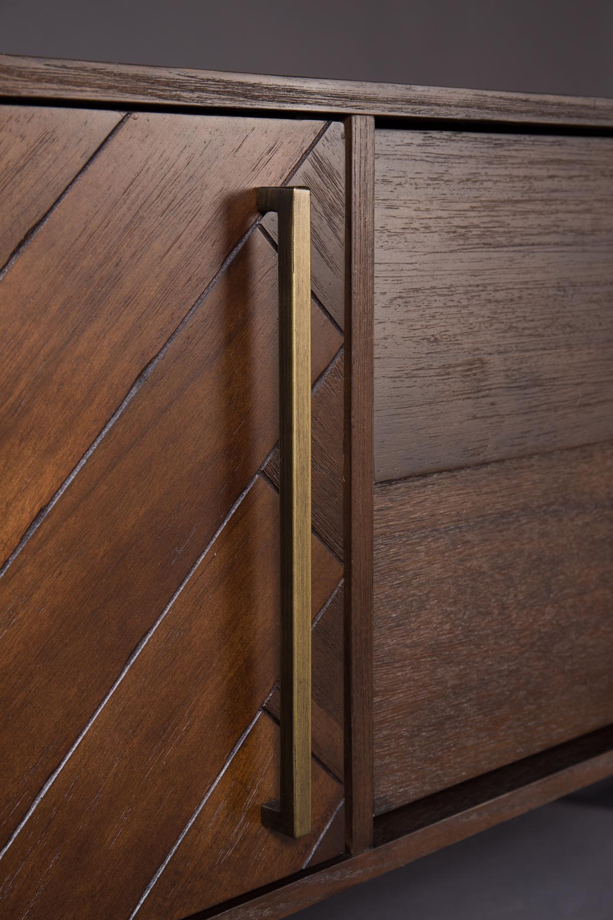 Sideboard Class Low in Braun/Messing präsentiert im Onlineshop von KAQTU Design AG. Sideboard ist von Dutchbone