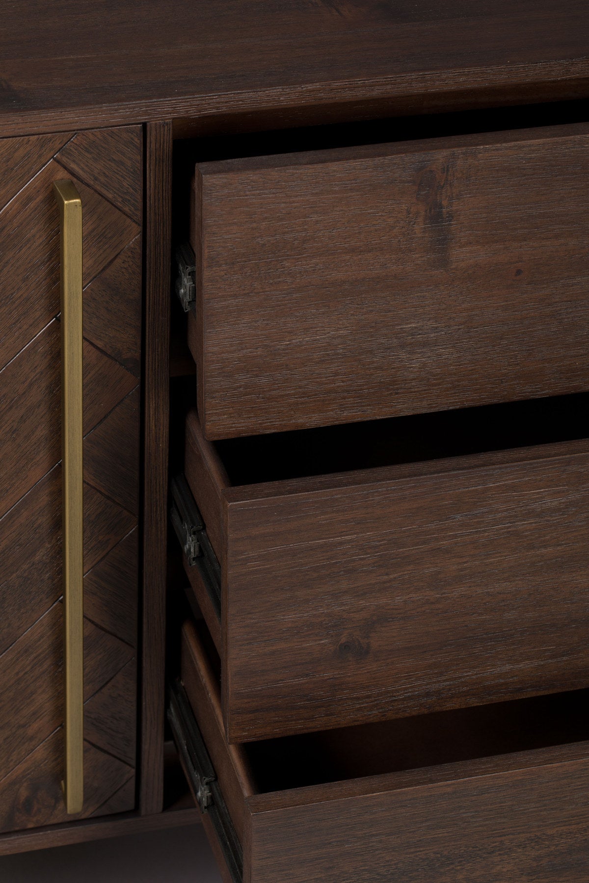 Sideboard Class High in Braun/Messing präsentiert im Onlineshop von KAQTU Design AG. Sideboard ist von Dutchbone