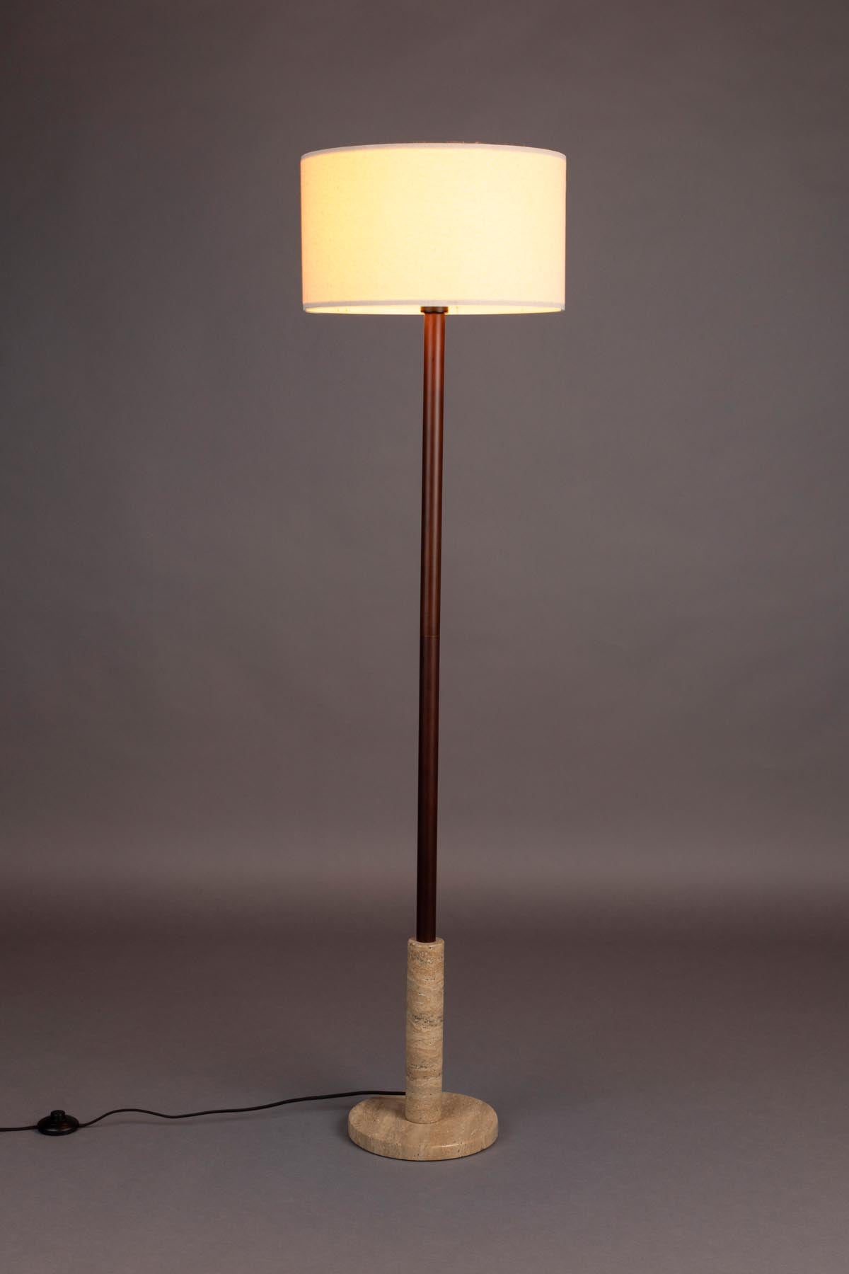 Stehlampe Jackson in Beige präsentiert im Onlineshop von KAQTU Design AG. Stehleuchte ist von Dutchbone