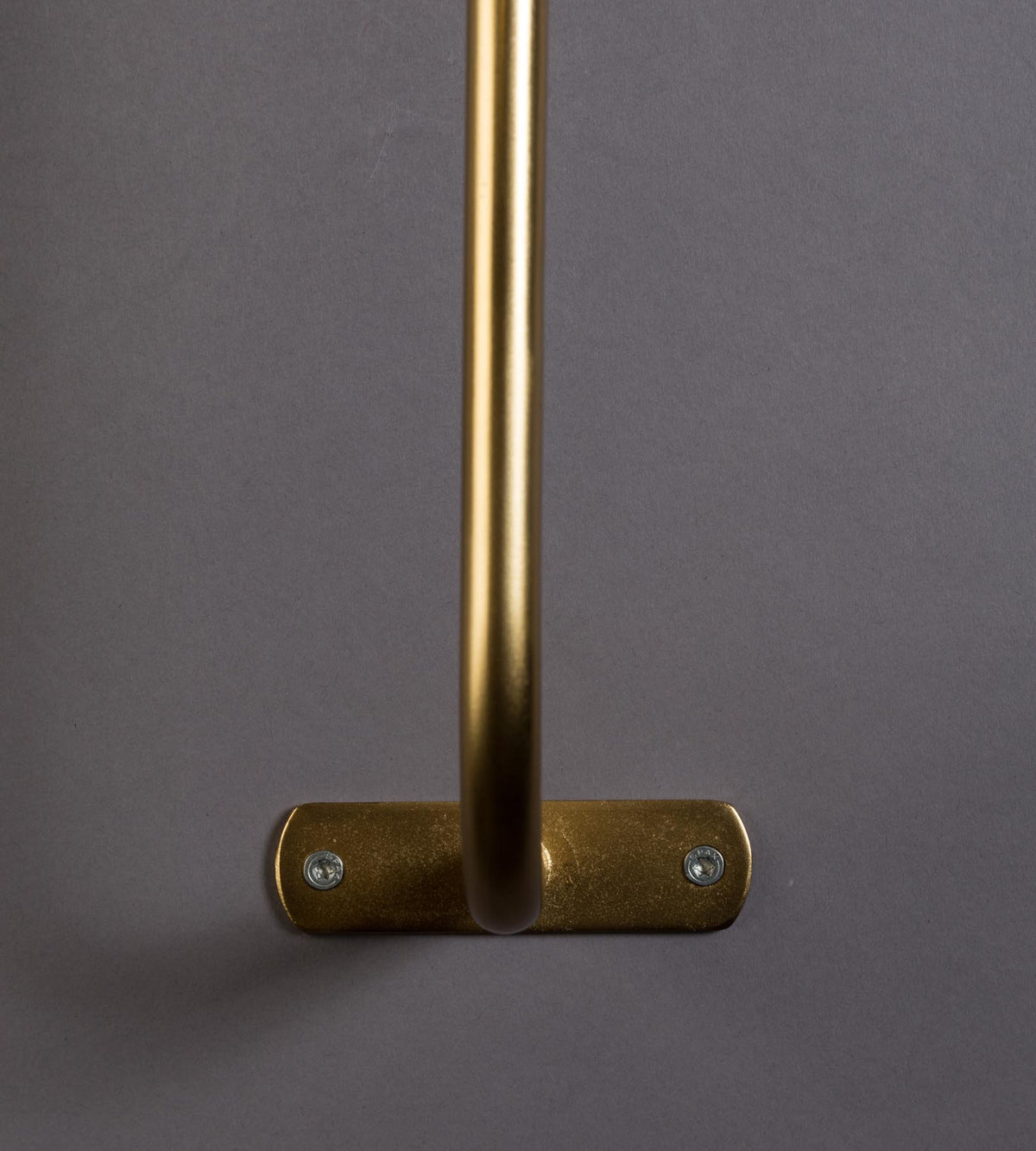 Wandleuchte Karish in Gold präsentiert im Onlineshop von KAQTU Design AG. Wandleuchte ist von Dutchbone