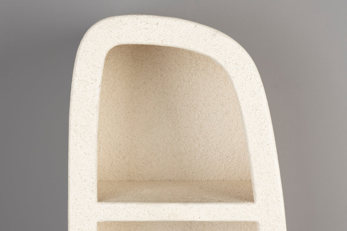 Beiges Wandregal Veda 3 Shelves aus recyceltem Marmor mit drei Ebenen und organischer Form