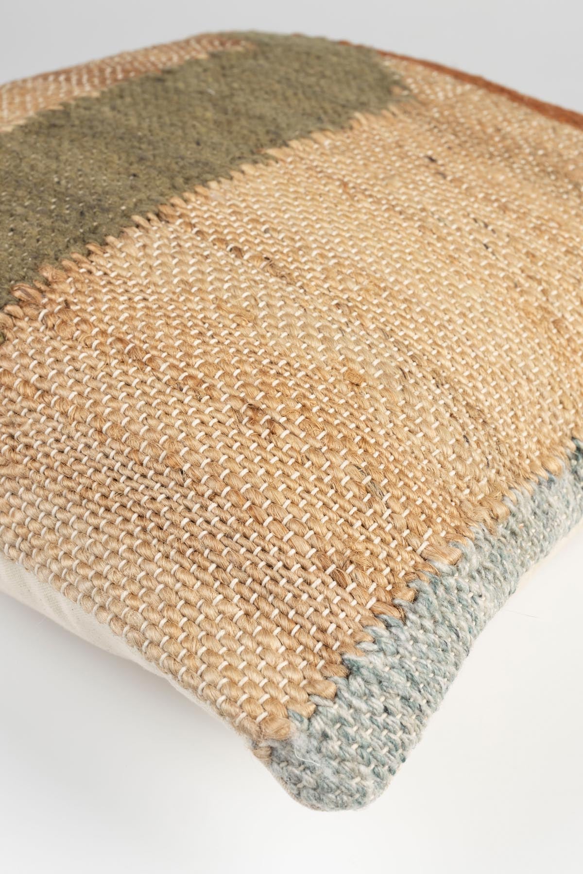 Kissen Pavillon 45x45 in Beige präsentiert im Onlineshop von KAQTU Design AG. Deko Kissen ist von Dutchbone