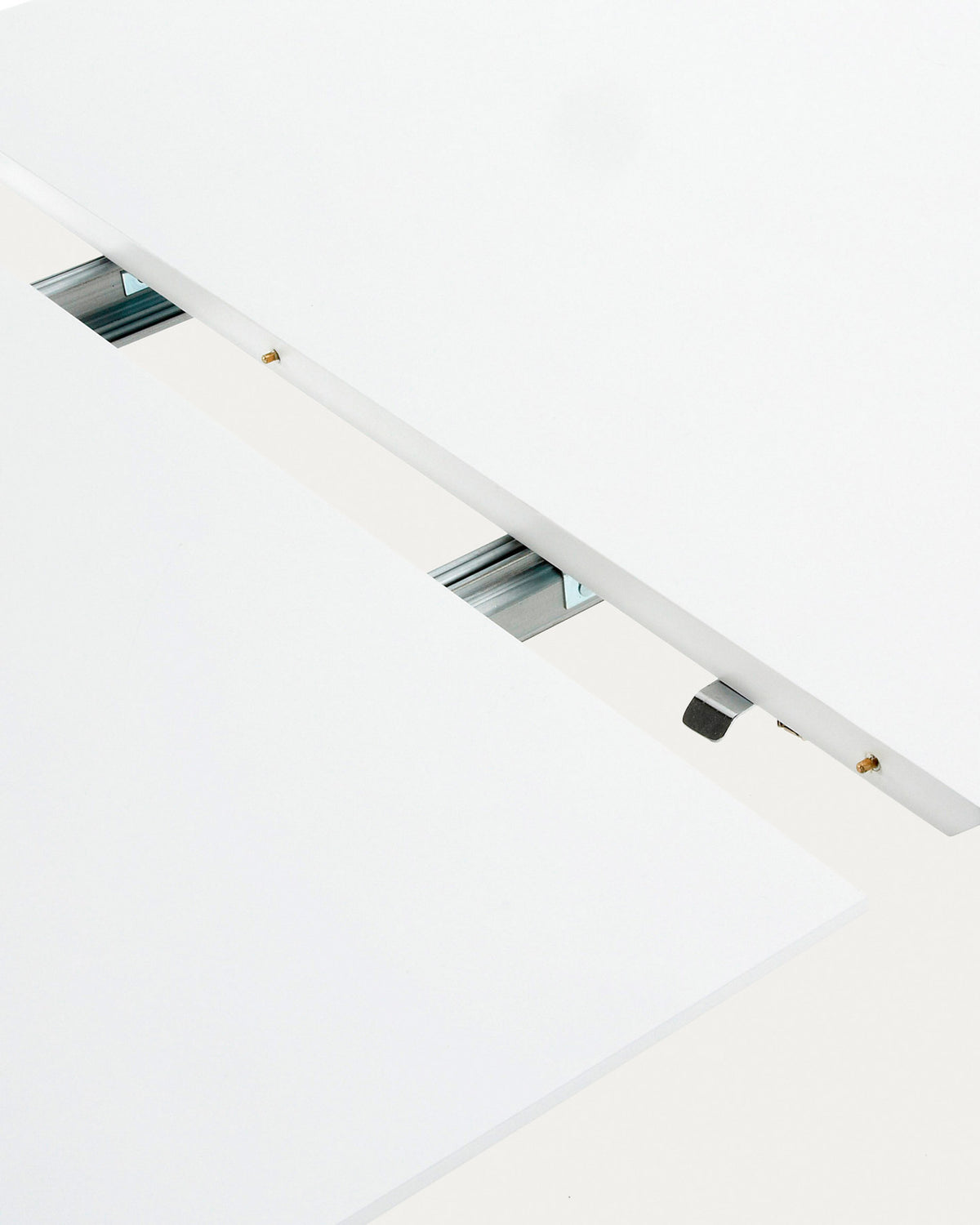 Oqui Ovaler Ausziehtisch MDF weiss lackiert und Beine aus massiver Buche 120 (200) x 90 cm in Weiss, Natur präsentiert im Onlineshop von KAQTU Design AG. Esstisch ist von Kave Home