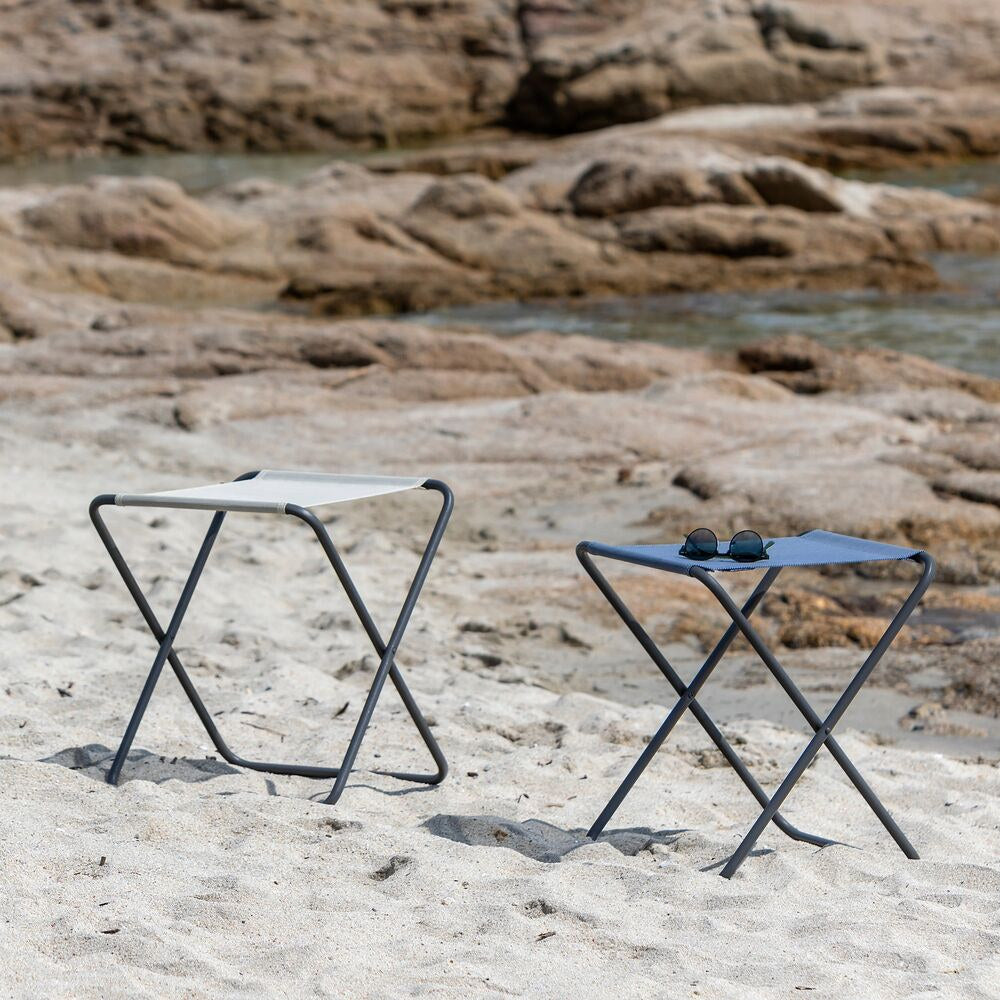 LAFUMA Hocker PH II seigle II Gestell titane in Seigle, Braun, Titane, Grau präsentiert im Onlineshop von KAQTU Design AG. Hocker Outdoor ist von LAFUMA