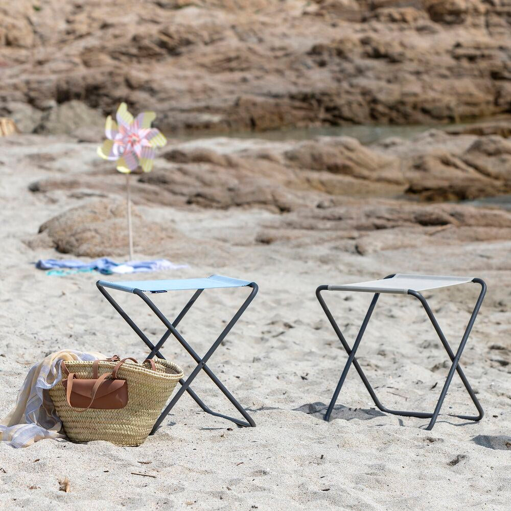 LAFUMA Hocker PH II seigle II Gestell titane in Seigle, Braun, Titane, Grau präsentiert im Onlineshop von KAQTU Design AG. Hocker Outdoor ist von LAFUMA