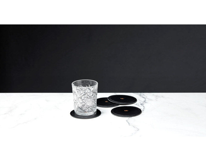 DUTCHDELUXES Untersetzer Leder 4 Stück black in Black, Schwarz präsentiert im Onlineshop von KAQTU Design AG. Glasuntersetzer ist von DUTCHDELUXES