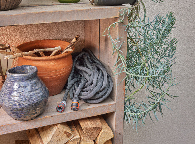 GARDENA Schlauch Set Liano Life 1/2" 20 m in Schwarz, Orange präsentiert im Onlineshop von KAQTU Design AG. Gartenschläuche ist von GARDENA