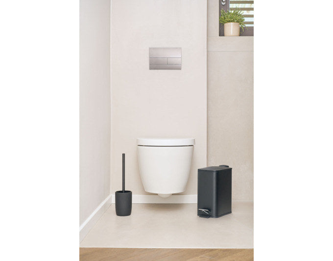 ZELLER WC-Bürstengarnitur Keramik schwarz ø 10x36.5 cm in Schwarz präsentiert im Onlineshop von KAQTU Design AG. Toilettenbürste ist von ZELLER PRESENT