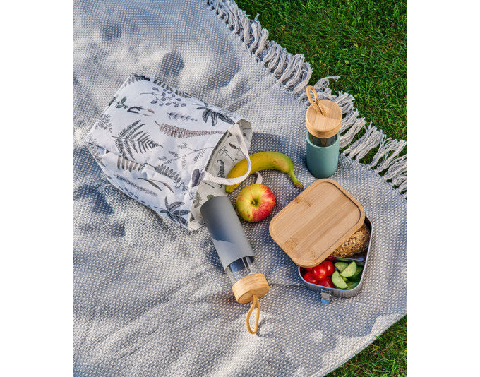 ZELLER Trinkflasche mit Bambusdeckel und Silikonhülle grün ø 7x21.5 cm in Grün, Transparent, Natur, Braun präsentiert im Onlineshop von KAQTU Design AG. Trinkflaschen ist von ZELLER PRESENT