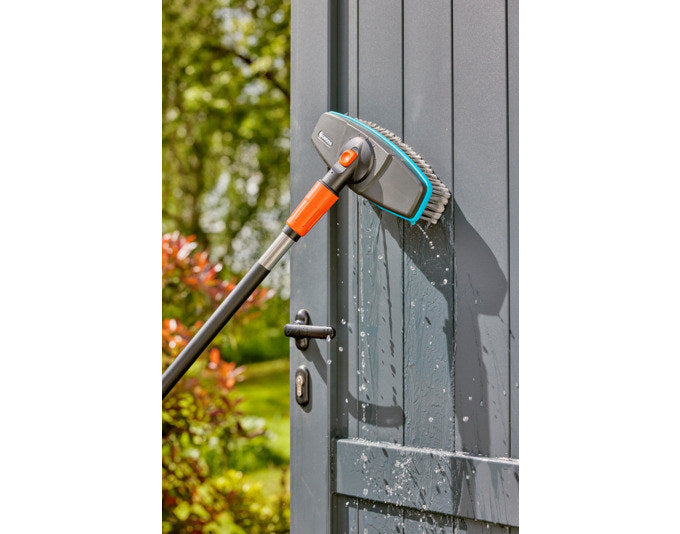 GARDENA Cleansystem Wasch-Set mit Stiel soft in Schwarz, Türkis, Blau, Orange präsentiert im Onlineshop von KAQTU Design AG. Bewässerung ist von GARDENA