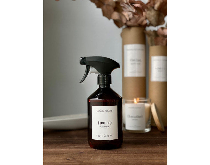 THE OLPHACTORY Raumspray Santal 500 ml in Braun präsentiert im Onlineshop von KAQTU Design AG. Duftöl ist von THE OLPHACTORY