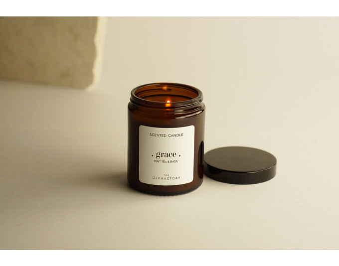 THE OLPHACTORY Duftkerze S Mint Tea & Basil 135 g 30 h in Braun präsentiert im Onlineshop von KAQTU Design AG. Duftkerze ist von THE OLPHACTORY