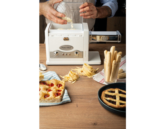 MARCATO Nudelmaschine Pasta Fresca 220 V elektrisch 3 Zubehör Lasagne, Fettuccine, Tagliolini in Weiss präsentiert im Onlineshop von KAQTU Design AG. Pastamaschine ist von MARCATO