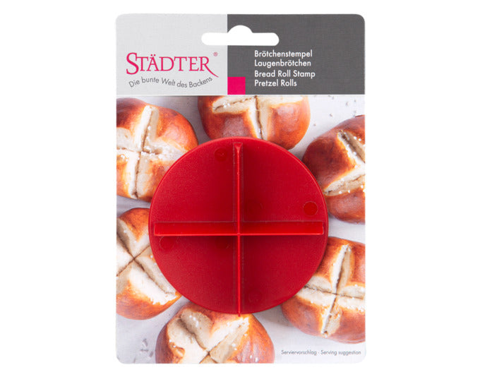 STÄDTER Brötchenstempel Laugenbrötchen ø 7.5x2 cm rot in präsentiert im Onlineshop von KAQTU Design AG. Küchenhelfer ist von STÄDTER