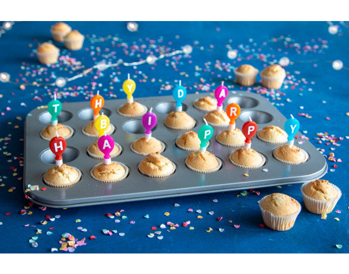 STÄDTER Kerzen Happy Birthday 2x5 cm 13-teilig bunt mit Halter in Assortiert präsentiert im Onlineshop von KAQTU Design AG. Kerzen ist von STÄDTER