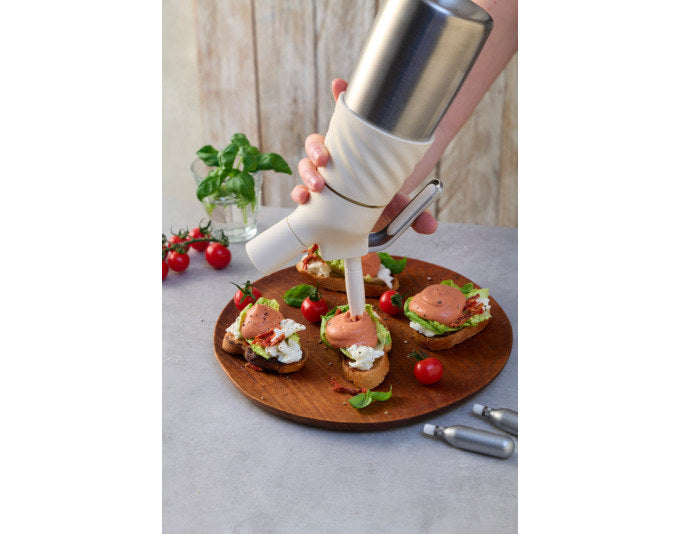 KISAG Whipper Creative 0.5 l weiss in Weiss präsentiert im Onlineshop von KAQTU Design AG. Küchenhelfer ist von KISAG