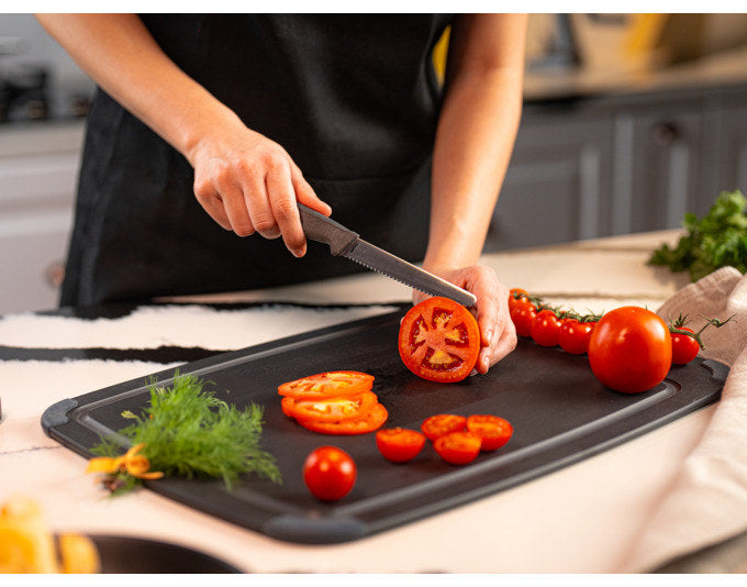 ZYLISS Tomatenmesser 11 cm schwarz in Schwarz präsentiert im Onlineshop von KAQTU Design AG. Küchenmesser ist von ZYLISS