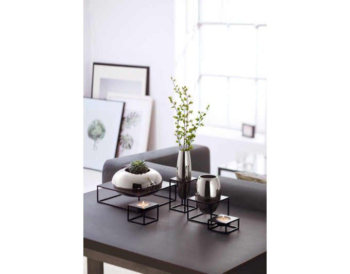 PHILIPPI Vase Solero im Ständer S Metall 10x10x30 cm in Chrom, Silber, Schwarz präsentiert im Onlineshop von KAQTU Design AG. Vase ist von PHILIPPI