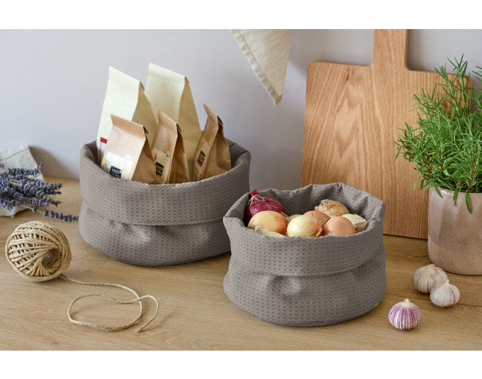 ZELLER Aufbewahrungskorb Waffelpiqué taupe ø 25x13 cm in Taupe, Grau präsentiert im Onlineshop von KAQTU Design AG. Aufbewährungskörbe ist von ZELLER PRESENT