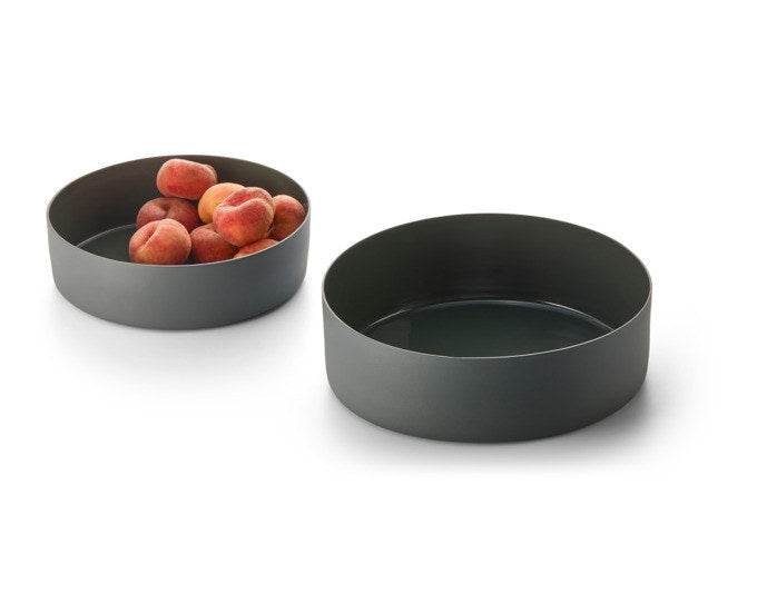 PHILIPPI Fruchtschale Clara S Alu emailliert ø 23x7 cm schiefergrün in Schiefergrün, Grün präsentiert im Onlineshop von KAQTU Design AG. Fruchtschalen ist von PHILIPPI
