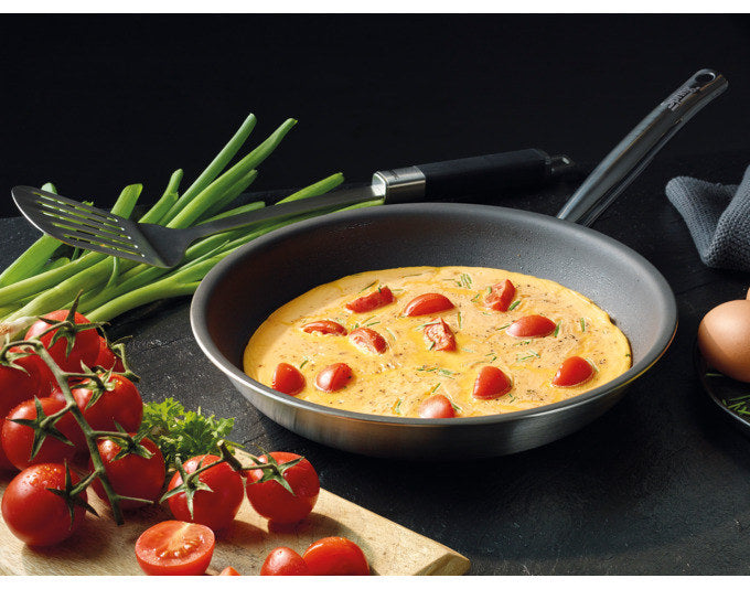 SPRING Bratpfanne Brigade Ultimate ø 32 cm in Silber präsentiert im Onlineshop von KAQTU Design AG. Bratpfanne ist von SPRING