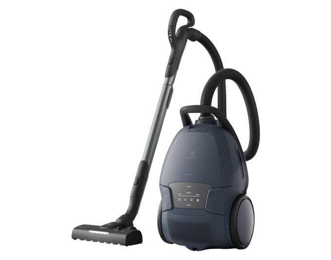 ELECTROLUX Staubsauger Ultimate 800 denim blue in Denim blue, Blau präsentiert im Onlineshop von KAQTU Design AG. Reinigung & Wäsche ist von ELECTROLUX