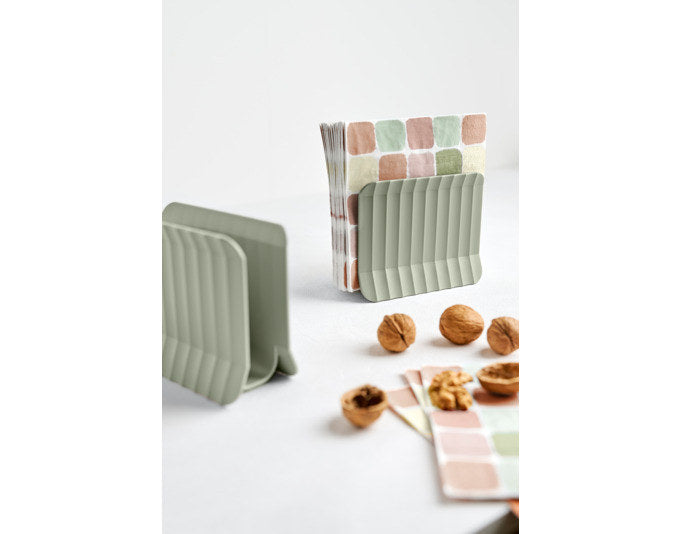 BLIM PLUS Serviettenhalter Paestum 15x4.5x12 cm arca grün in Grün präsentiert im Onlineshop von KAQTU Design AG. Serviettenhalter ist von BLIMPLUS