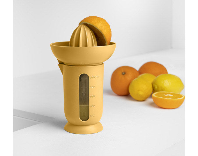 BLIM PLUS Zitruspresse Ufo 0.50 l 2-teilig gelb in Gelb präsentiert im Onlineshop von KAQTU Design AG. Zitronenpresse ist von BLIMPLUS