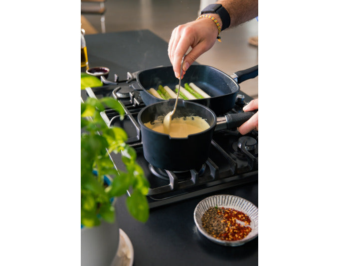 GASTROLUX Milchkochtopf EVO mit Stiel ohne Deckel Induktion ø 16 cm in präsentiert im Onlineshop von KAQTU Design AG. Kanne ist von GASTROLUX