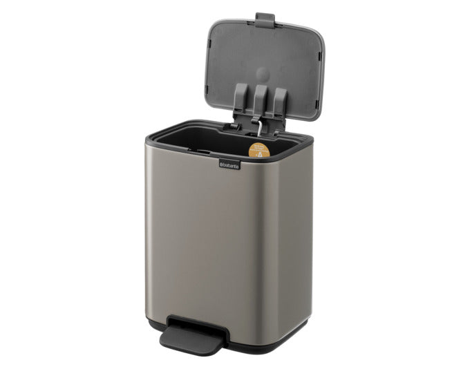 BRABANTIA Treteimer Bo platinum 4 l in präsentiert im Onlineshop von KAQTU Design AG. Mülleimer ist von BRABANTIA